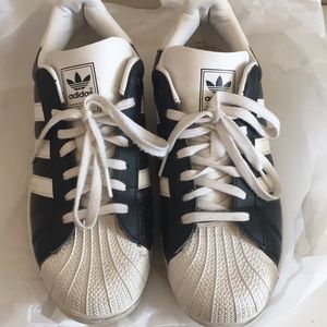 ADIDAS Superstars